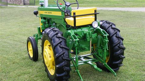 john deere 320 weight capacity